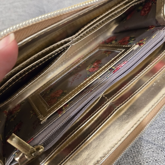 Betsey Johnson Floral Zip Wallet/Wristlet - Picture 6 of 11